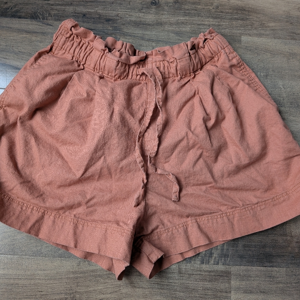 UNIQLO Linen-Cotton Blend Paperbag Waist Shorts